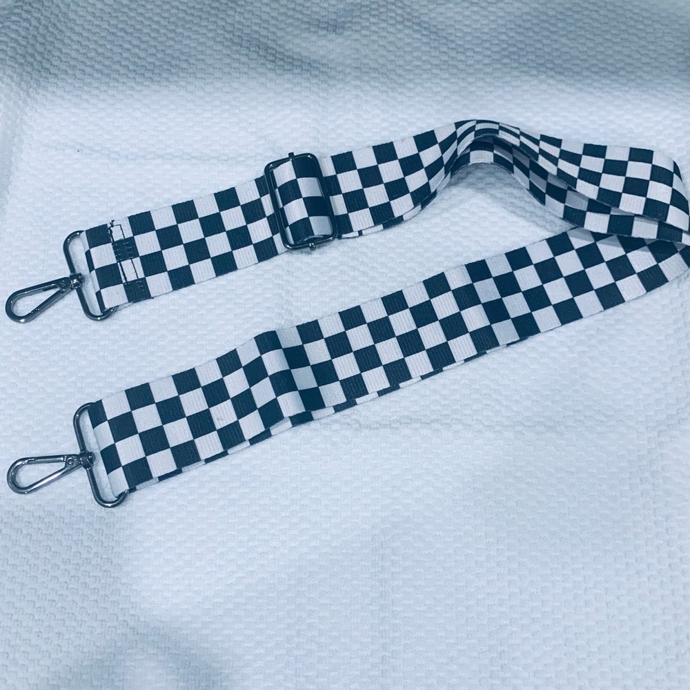 Vans unisex checkerboard bag strap – black and white